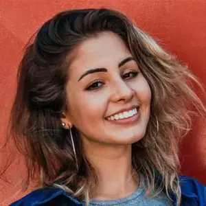 A young woman smiling happily with prepless veneers in Boulder.